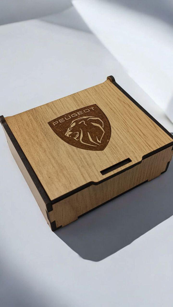 Ароматизатор в дифлектор для авто Peugeot з дерева та войлока та аромапарфюм 5 мл (82) - фото 6 Ароматизатор в дифлектор для авто Peugeot з дерева та войлока та аромапарфюм 5 мл (82) - фото 6