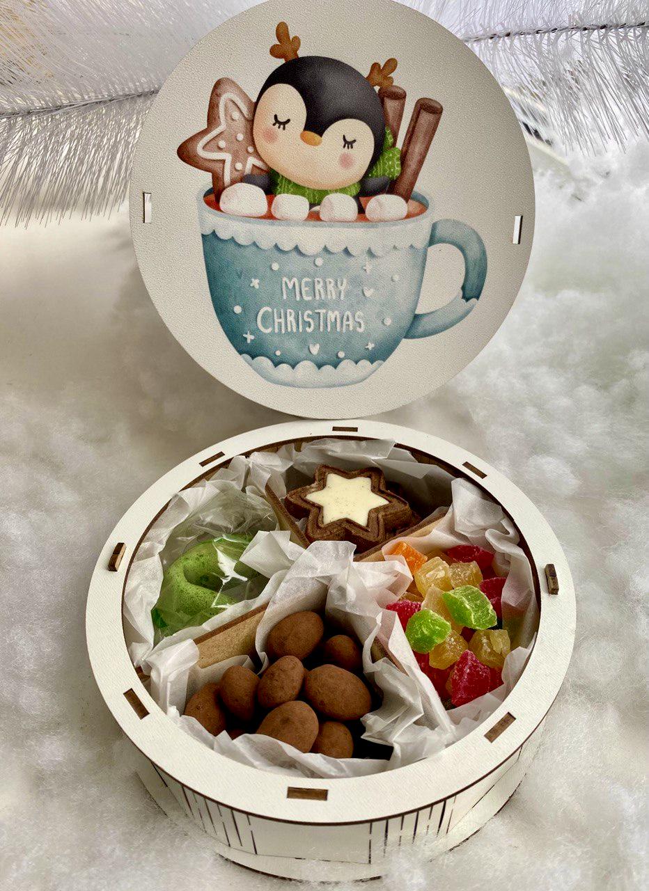 Бокс новорічний з солодощами Пінгвінчик (13752816)