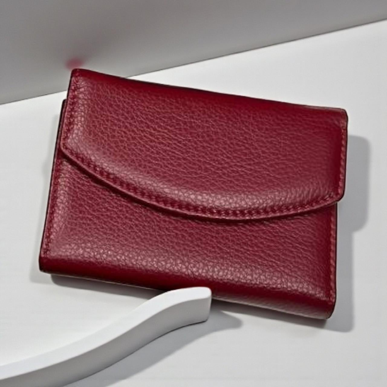 Кошелек кожаный женский маленький из натуральной кожи на магните в коробке 12х9 см Бордовый Кошелек кожаный женский маленький из натуральной кожи на магните в коробке 12х9 см Бордовый