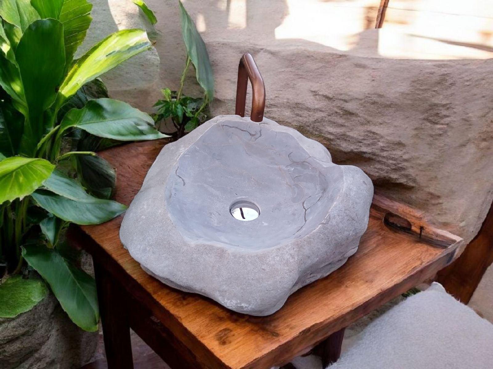 Раковина из натурального камня 47х43 см