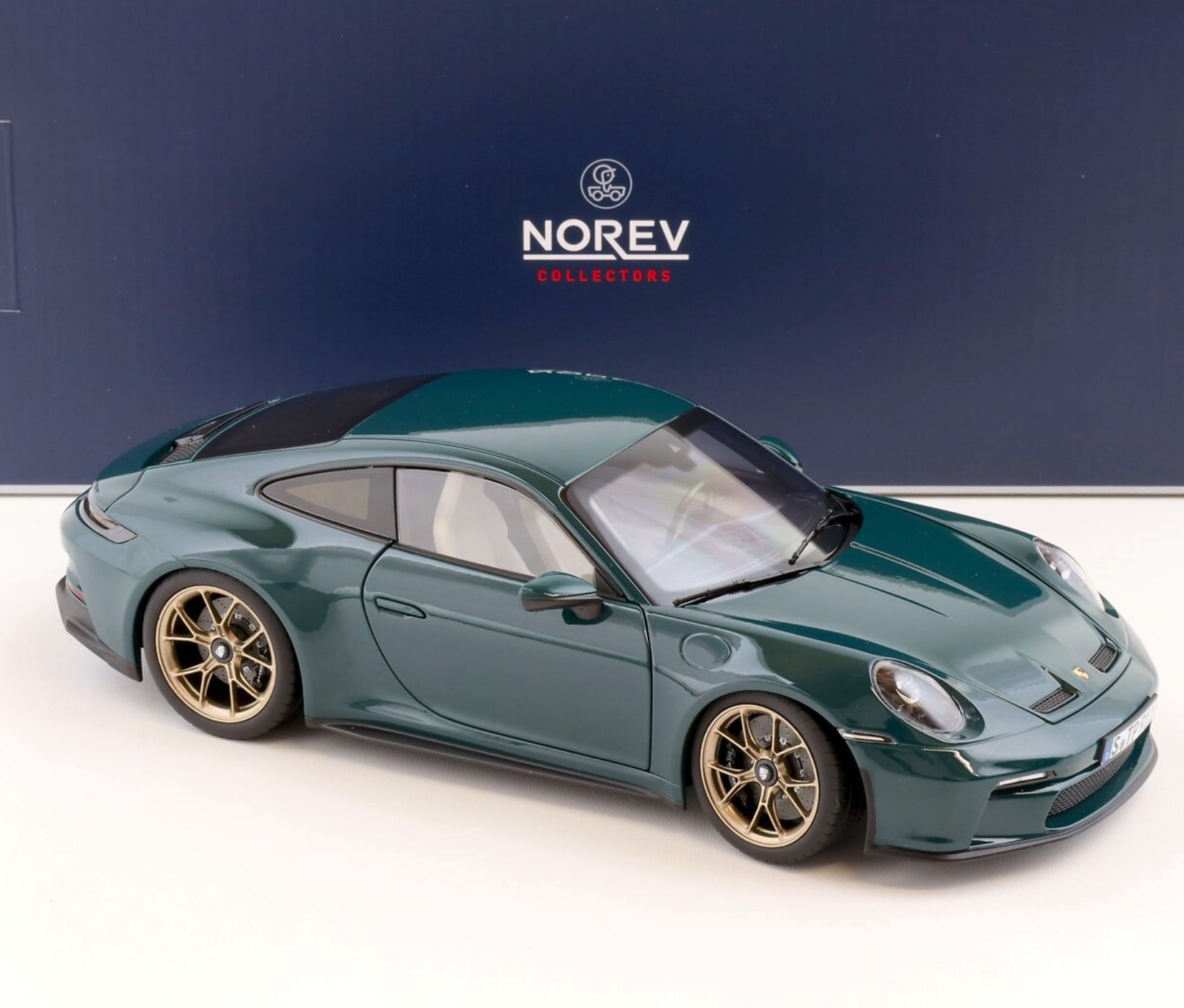Модель автомобиля Norev 1:18 Porsche 911 992 GT3 Touring Green Metallic (187308) - фото 7 Модель автомобиля Norev 1:18 Porsche 911 992 GT3 Touring Green Metallic (187308) - фото 7