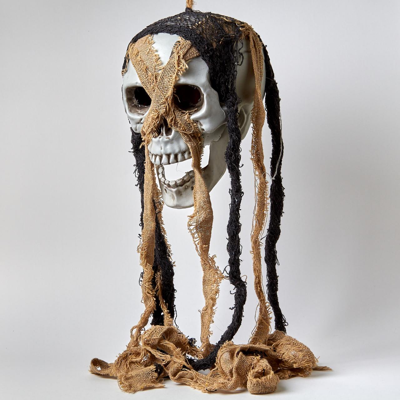 Декор Череп в лохмотьях с внутренним светом на Хэллоуин 20х14 см