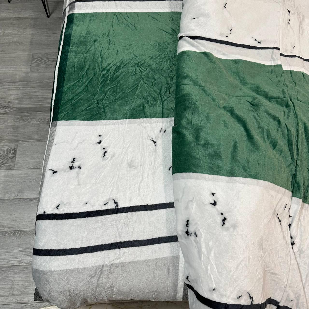 Комплект постельного белья велюровый с рисунком с 4 наволочками евро 200x230 см Серо-зеленый (29225207) - фото 10