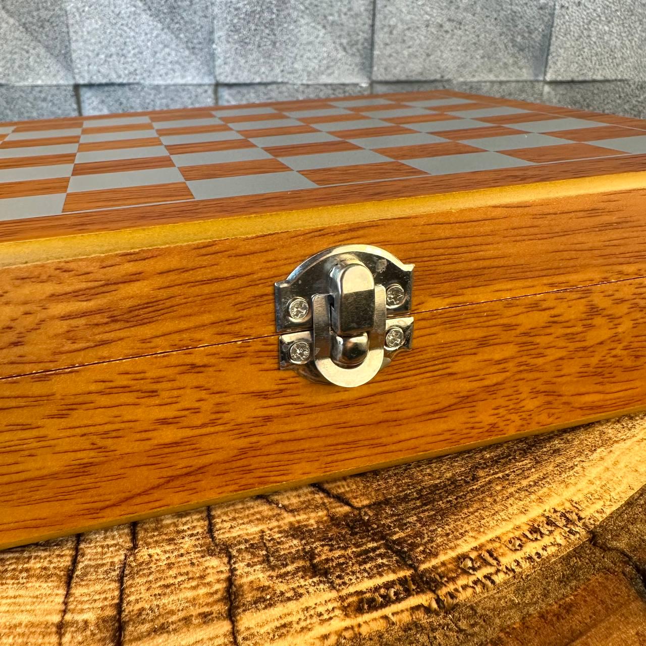 Подарунковий набір фляга для алкоголю 4 чарки з шахами в дерев'яній коробці - фото 9 Подарунковий набір фляга для алкоголю 4 чарки з шахами в дерев'яній коробці - фото 9