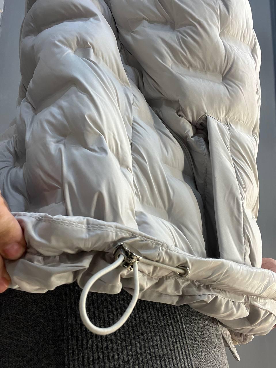 Жилет жіночий A-N 8040 стеганий середньої довжини комір стійка аеропух р. 42 Світло-сірий (1695) - фото 9