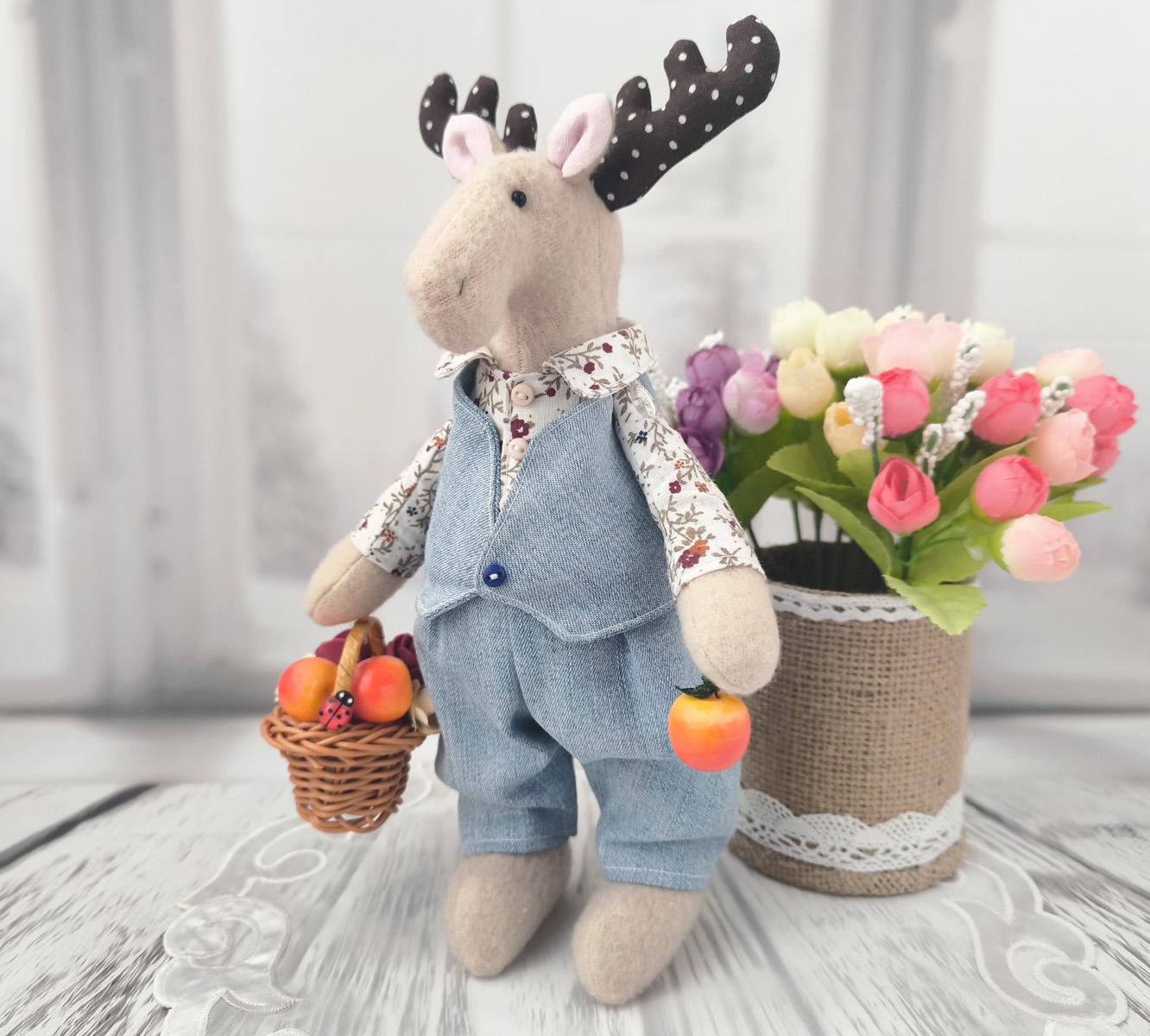 Кукла интерьерная в стиле тильда Лось с яблоками (2738117627)