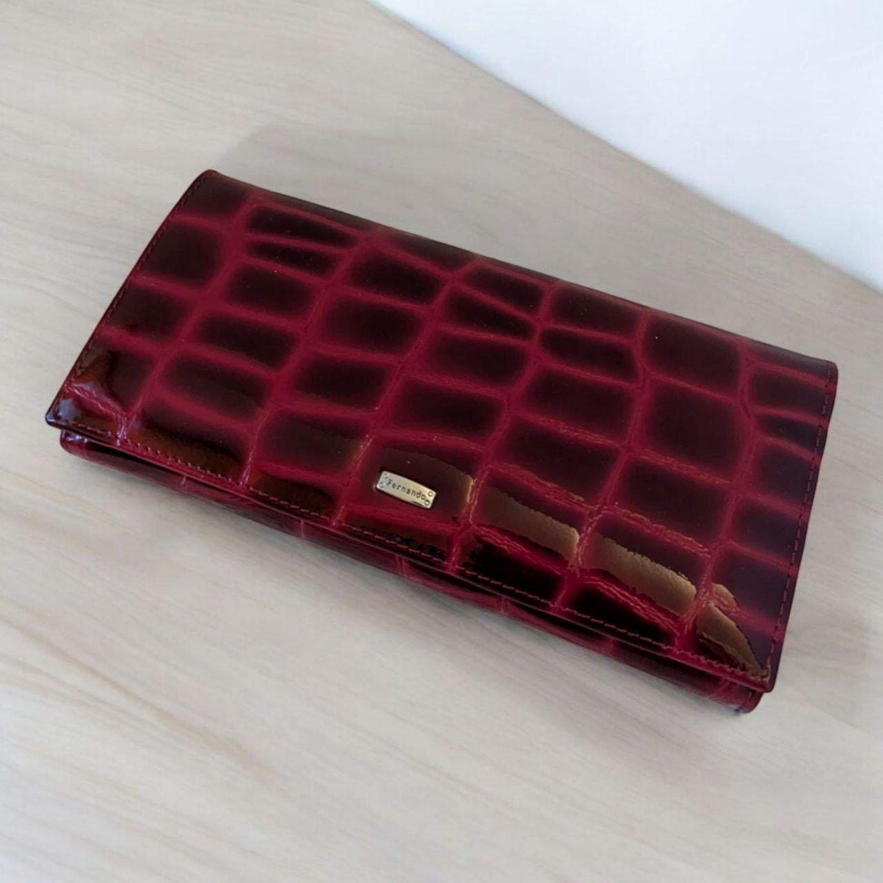 Кошелек кожаный на кнопке с отделением для монет Lasefernando под крокодила 19х9,5 см Темно-красный (426-38А)