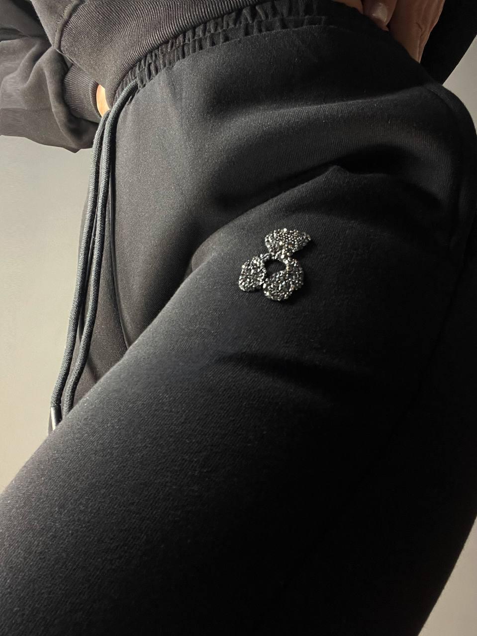 Костюм женский A-N 2735 с мишкой в камешках худи и брюки XL Черный (4516) - фото 3 Костюм женский A-N 2735 с мишкой в камешках худи и брюки XL Черный (4516) - фото 3