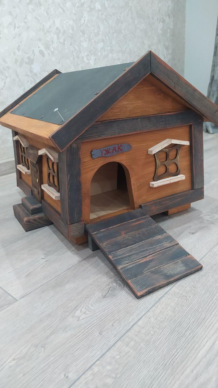 Будинок для їжака Стодола із соснової деревини із захисним просоченням 44х39х52 см