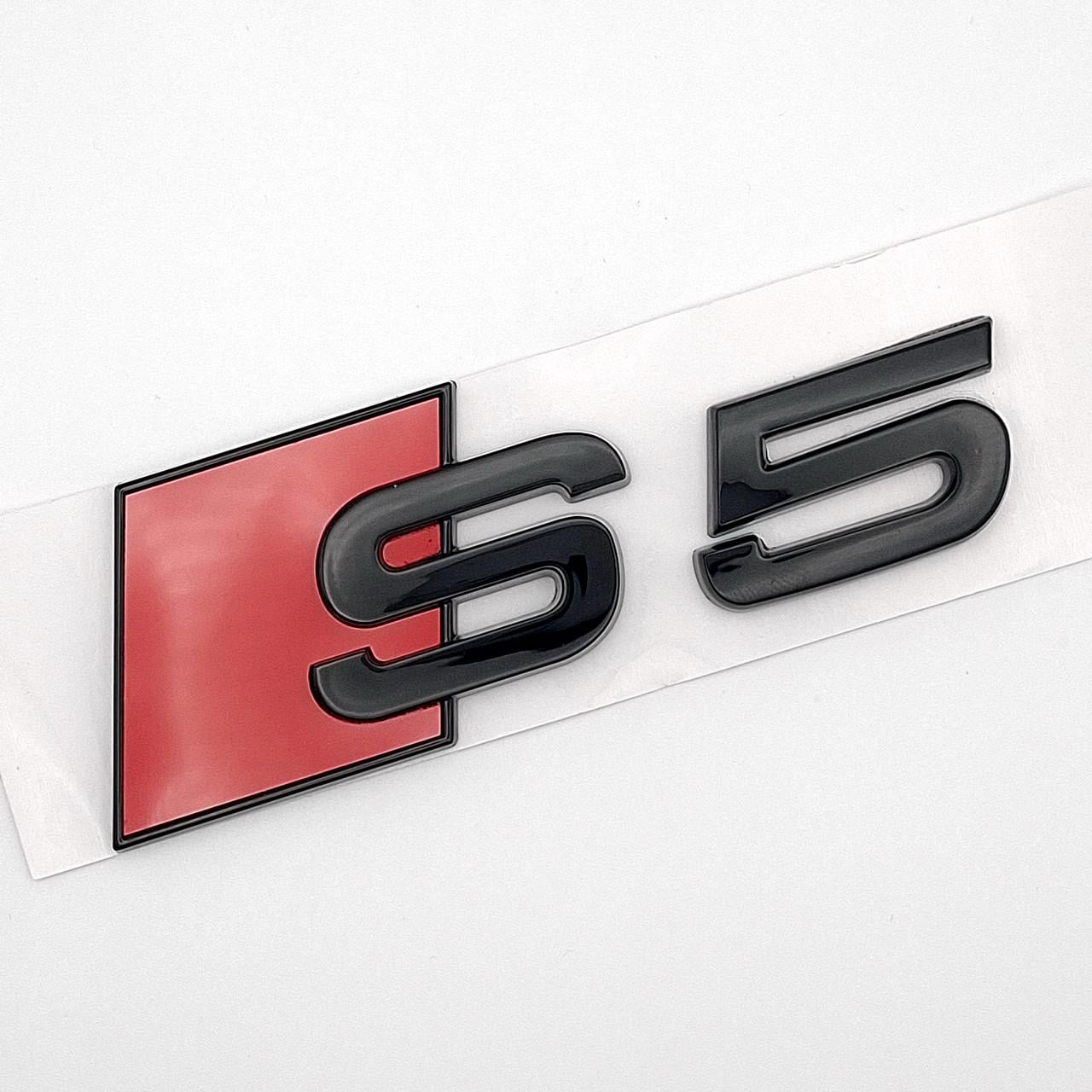 Эмблема надпись S5 Audi ABS 11х3,8 см Черный/Красный глянцевый (2881178716)