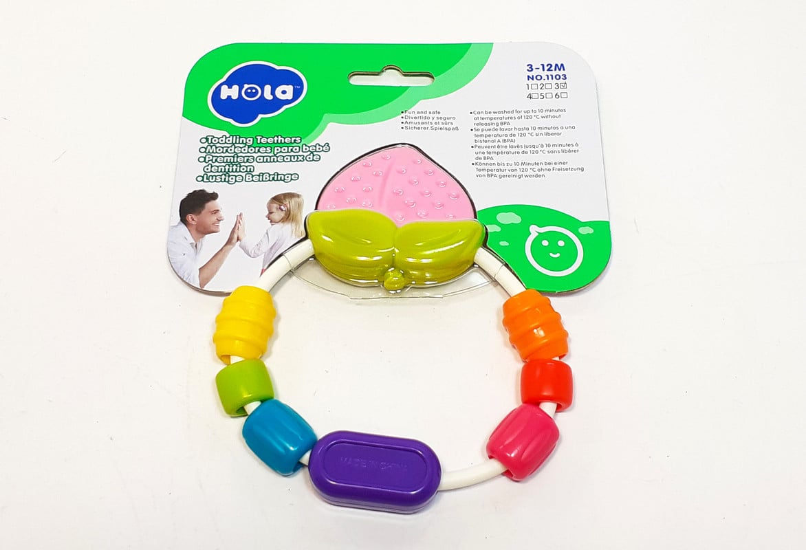 Погремушка прорезыватель грызунок в виде клубнички Hola Toys разноцветная