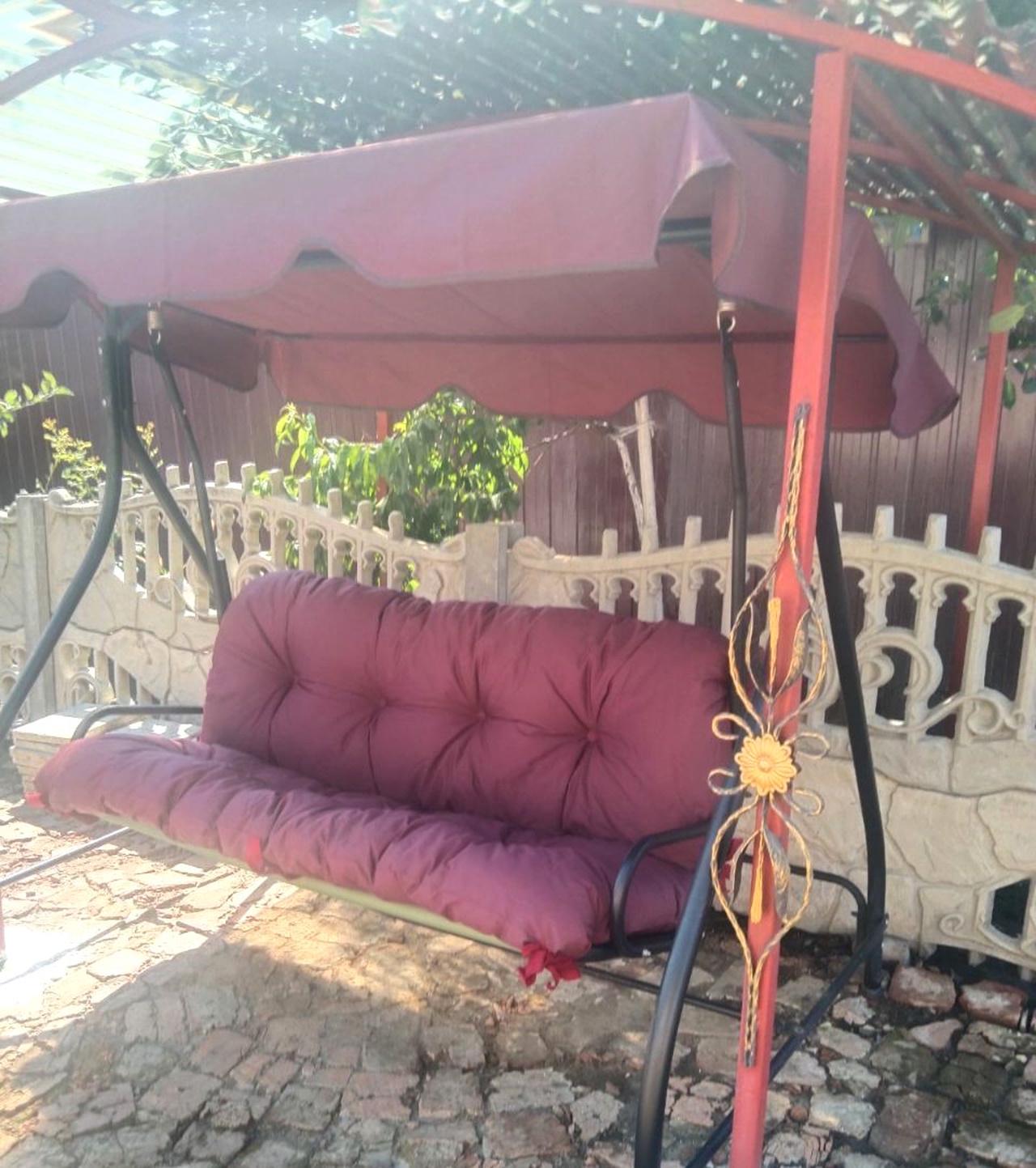 Комплект мягких матрасов на садовые качели с каретной стяжкой 140х53х53 см Бордовый - фото 2 Комплект мягких матрасов на садовые качели с каретной стяжкой 140х53х53 см Бордовый - фото 2