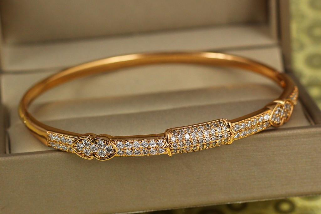 Браслет бэнгл Xuping Jewelry Козырь 60 мм х 6 мм на руку 17-19 см Золотистый
