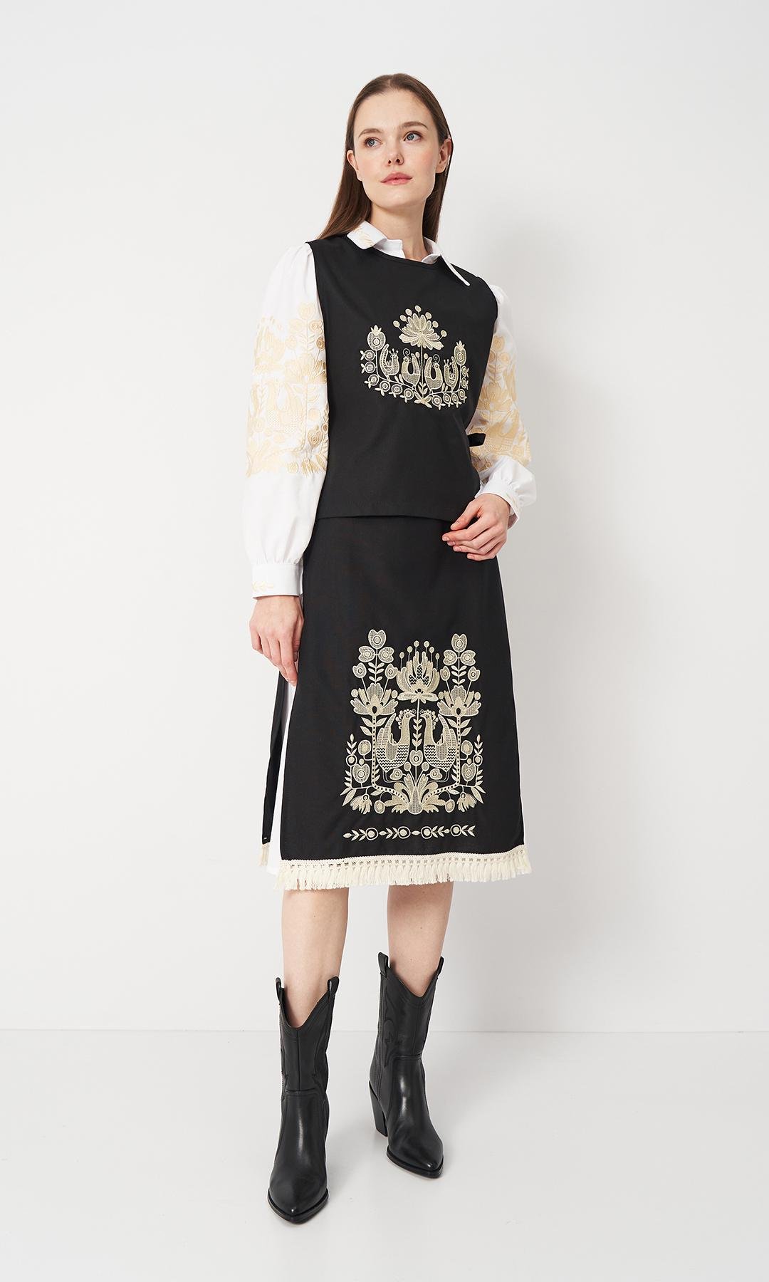 Костюм жіночий з вишивкою Вишиваночка р. 52 Чорний (К0110-1)