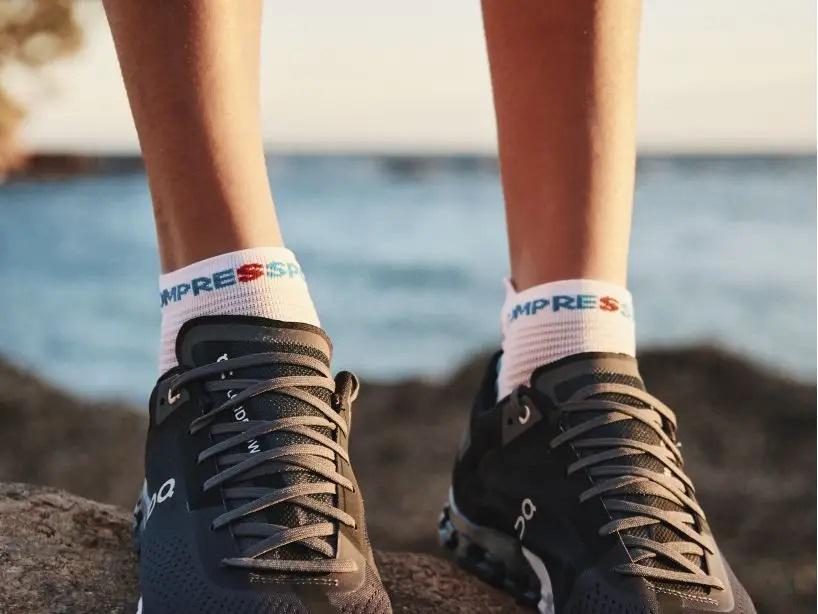 Шкарпетки для бігу Pro Racing Socks V4.0 Run Low T1 р. 36-39 White/Fjord Blue (12333473) - фото 4