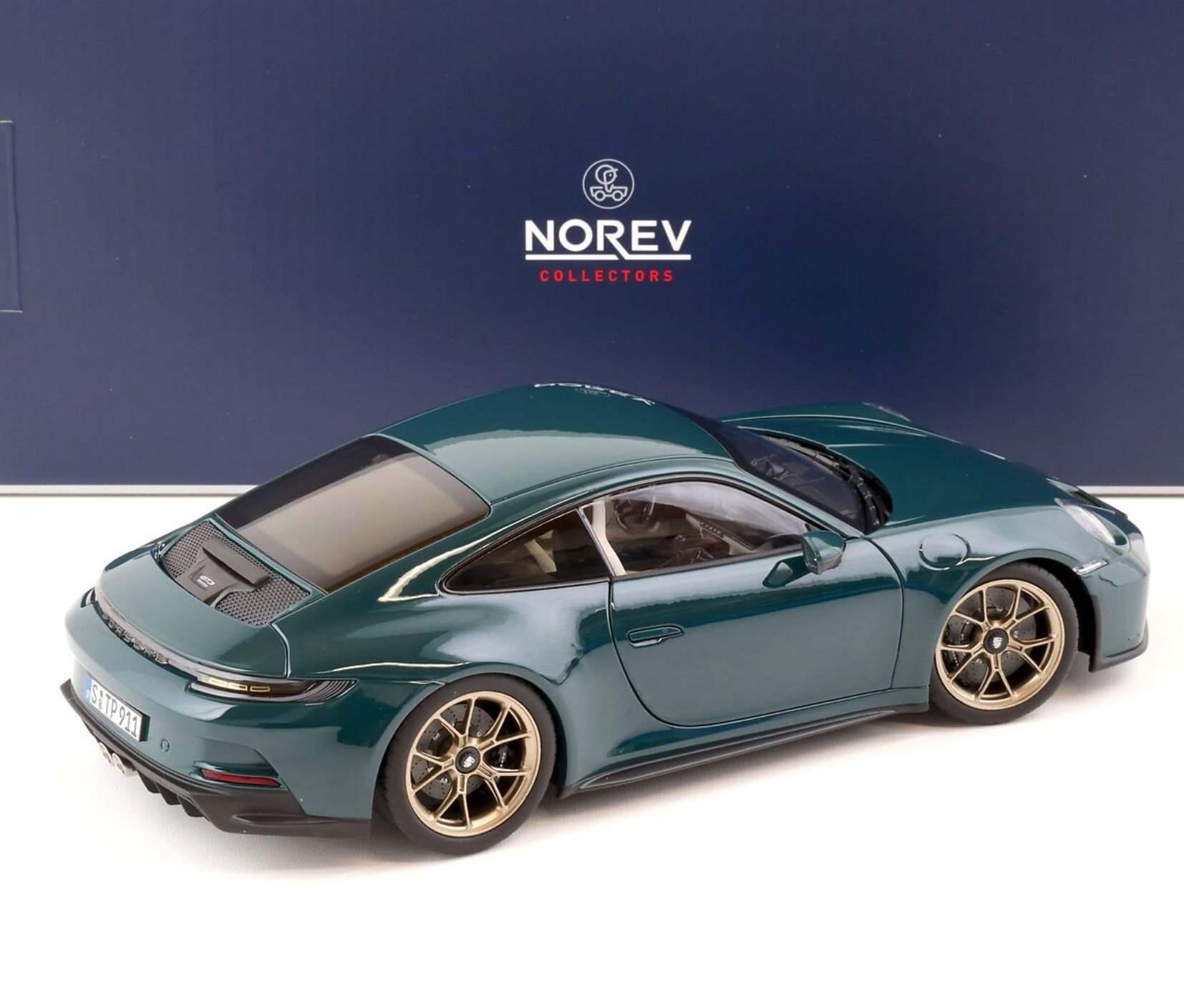 Модель автомобиля Norev 1:18 Porsche 911 992 GT3 Touring Green Metallic (187308) - фото 6 Модель автомобиля Norev 1:18 Porsche 911 992 GT3 Touring Green Metallic (187308) - фото 6