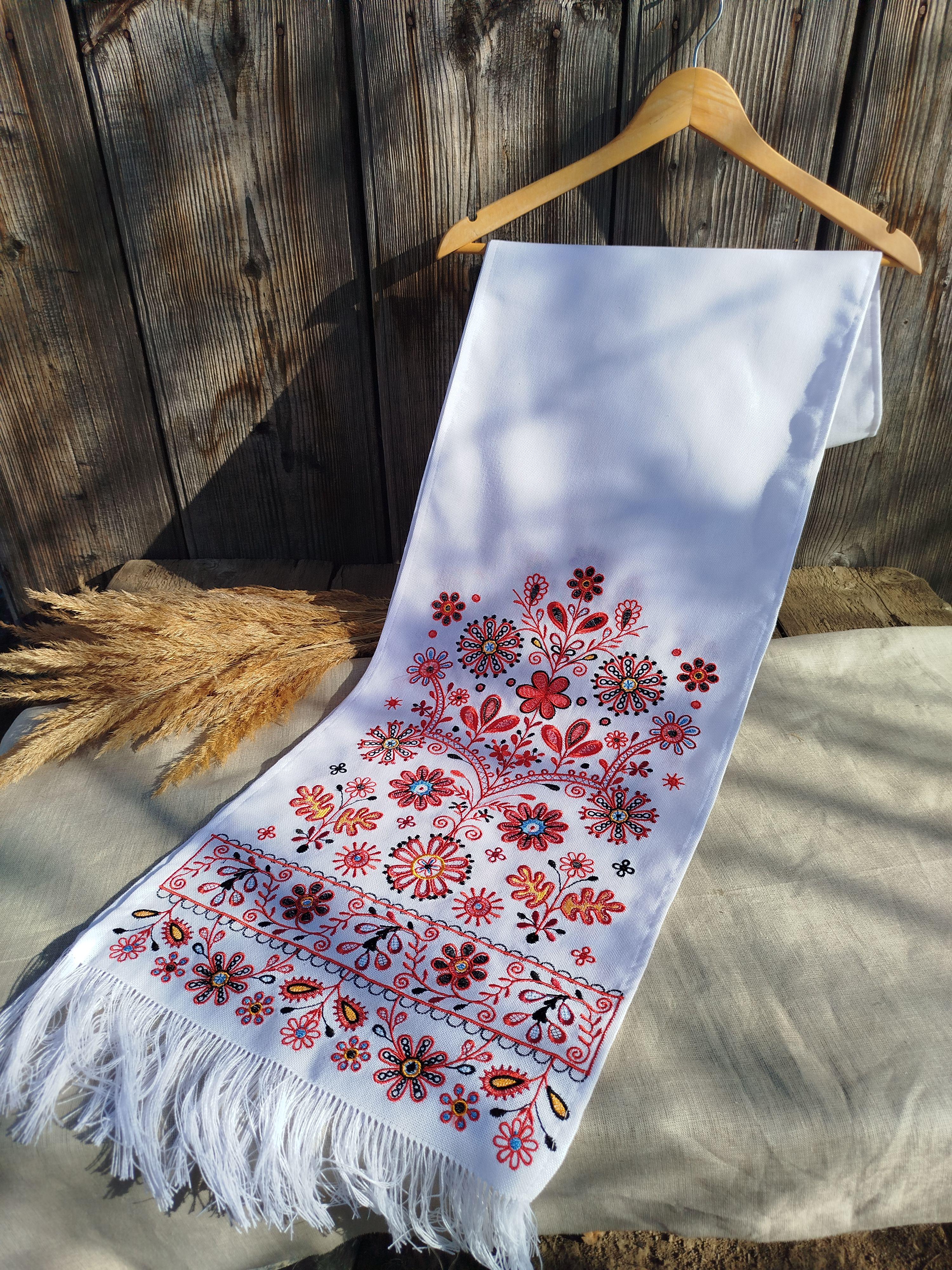 Рушник вишиваний на домотканому полотні (03218) Рушник вишиваний на домотканому полотні (03218)