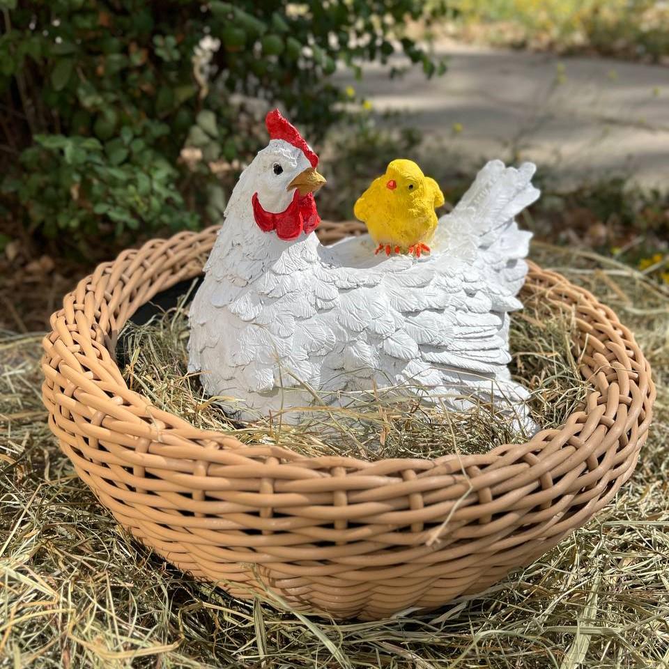 Садовая фигура Курица с цыпленком в гнезде из ротанга 24x24x30 см d 45 см Белый
