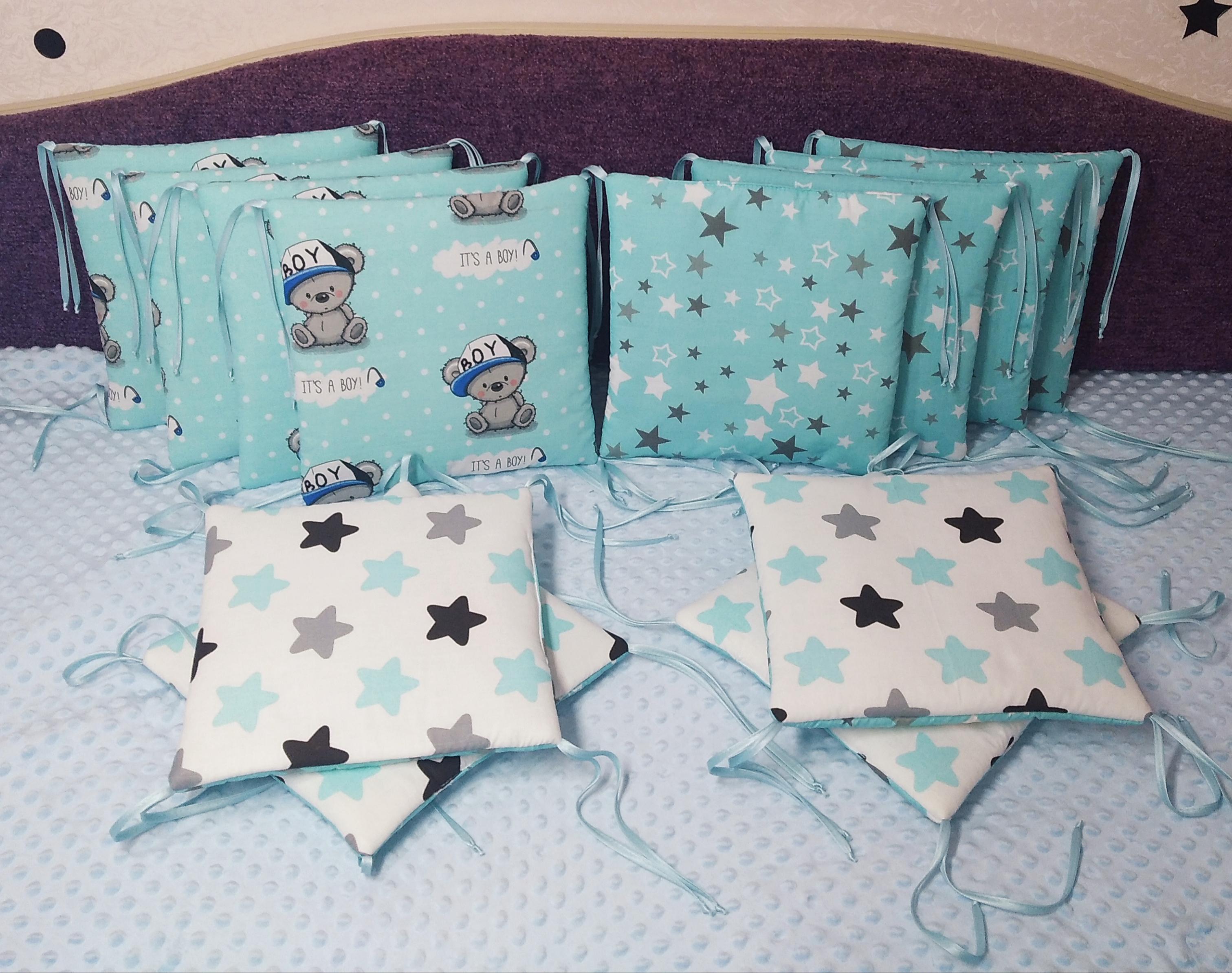 Бортики в кроватку Звезд/Мишки в кепке Белый/Бирюзовый