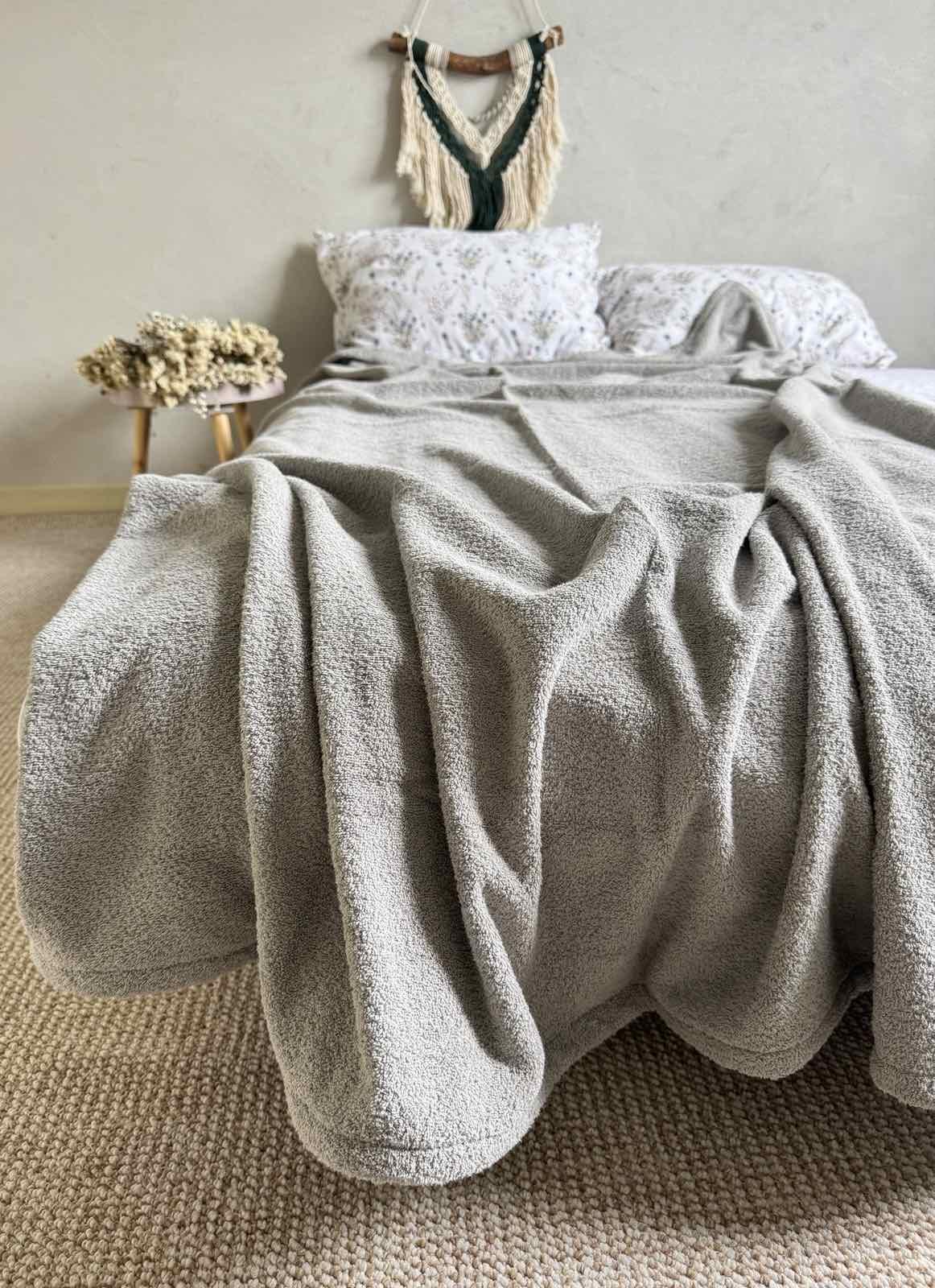 Простинь-покривало махрове ZEINTEX MADEIRA бавовняне 150х220 см Світло-сірий (26971000) - фото 1 Простинь-покривало махрове ZEINTEX MADEIRA бавовняне 150х220 см Світло-сірий (26971000) - фото 1