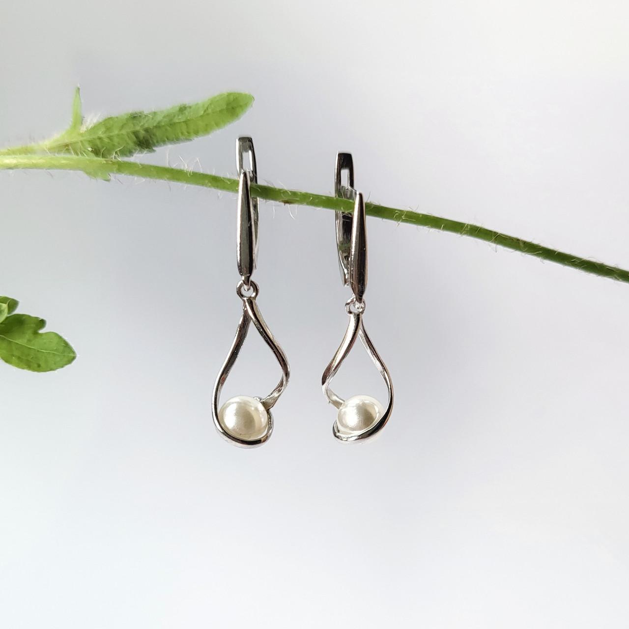 Серьги с подвеской с белым жемчугом 925 пробы 2,40 г (5125р)