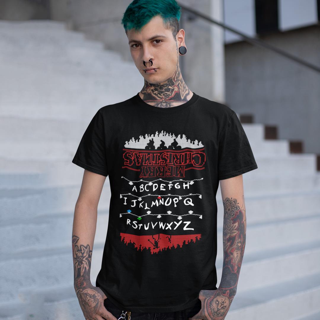 Футболка унисекс Stranger Things Merry Christmas 4XL Черный (0000009168)
