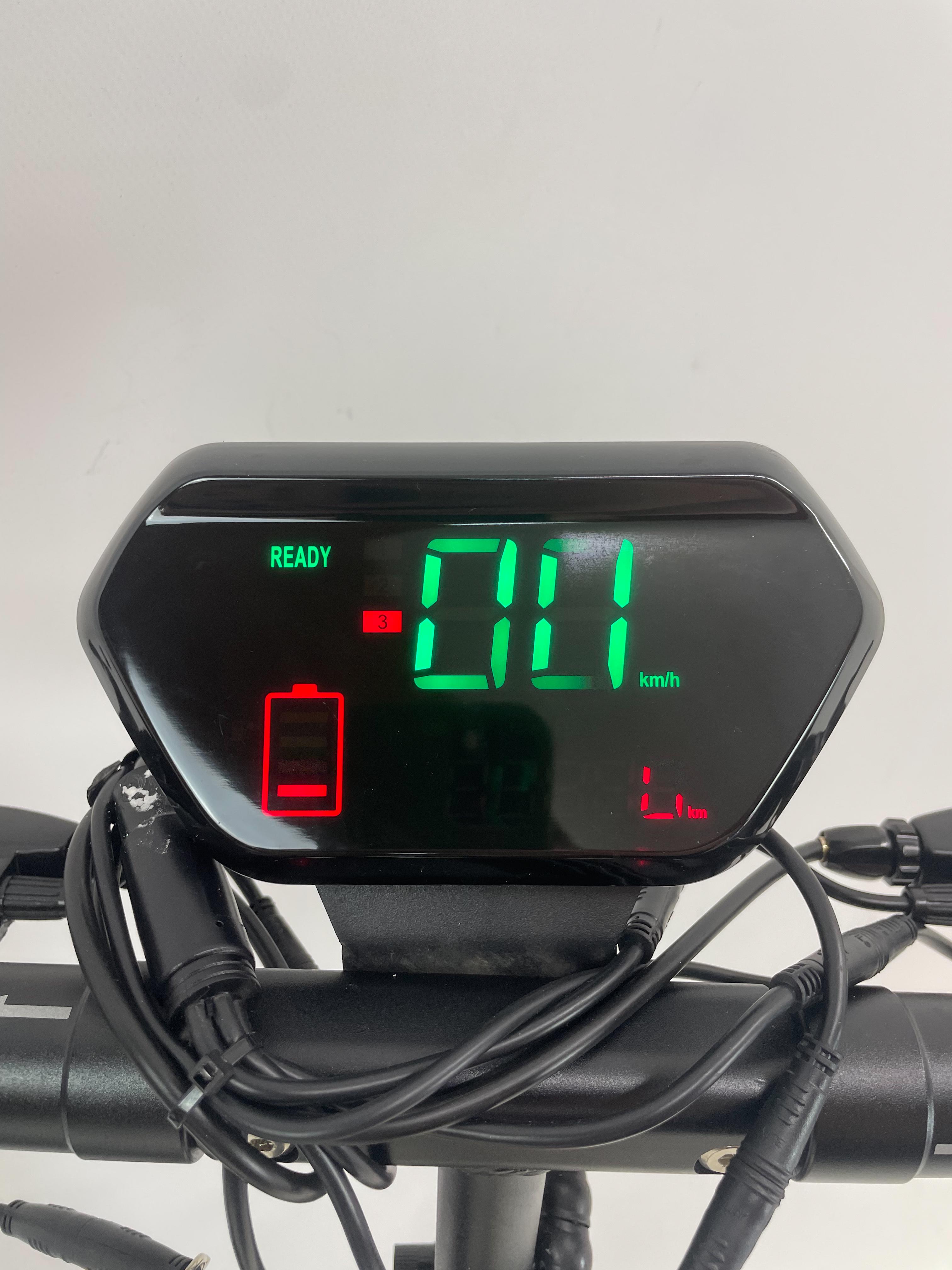 Электросамокат с сидением KugooKirin M4 PRO 1500W 48V 21Ah вольтметр и 3 фары - фото 12 Электросамокат с сидением KugooKirin M4 PRO 1500W 48V 21Ah вольтметр и 3 фары - фото 12