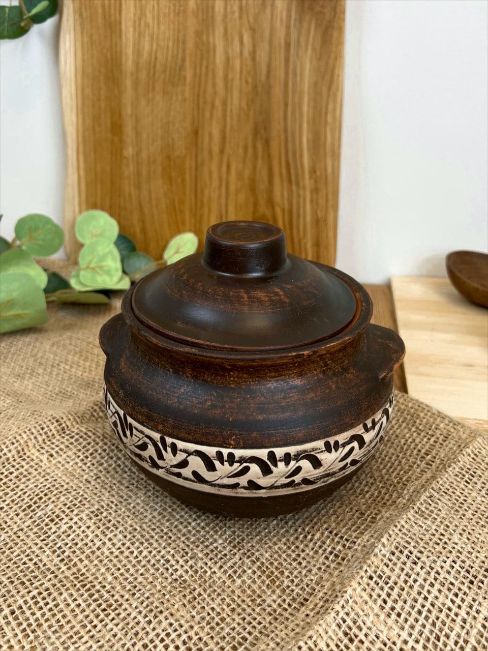 Горщик під жарке керамічний глиняний різьблений ангоб 0,6 л (3001-17)