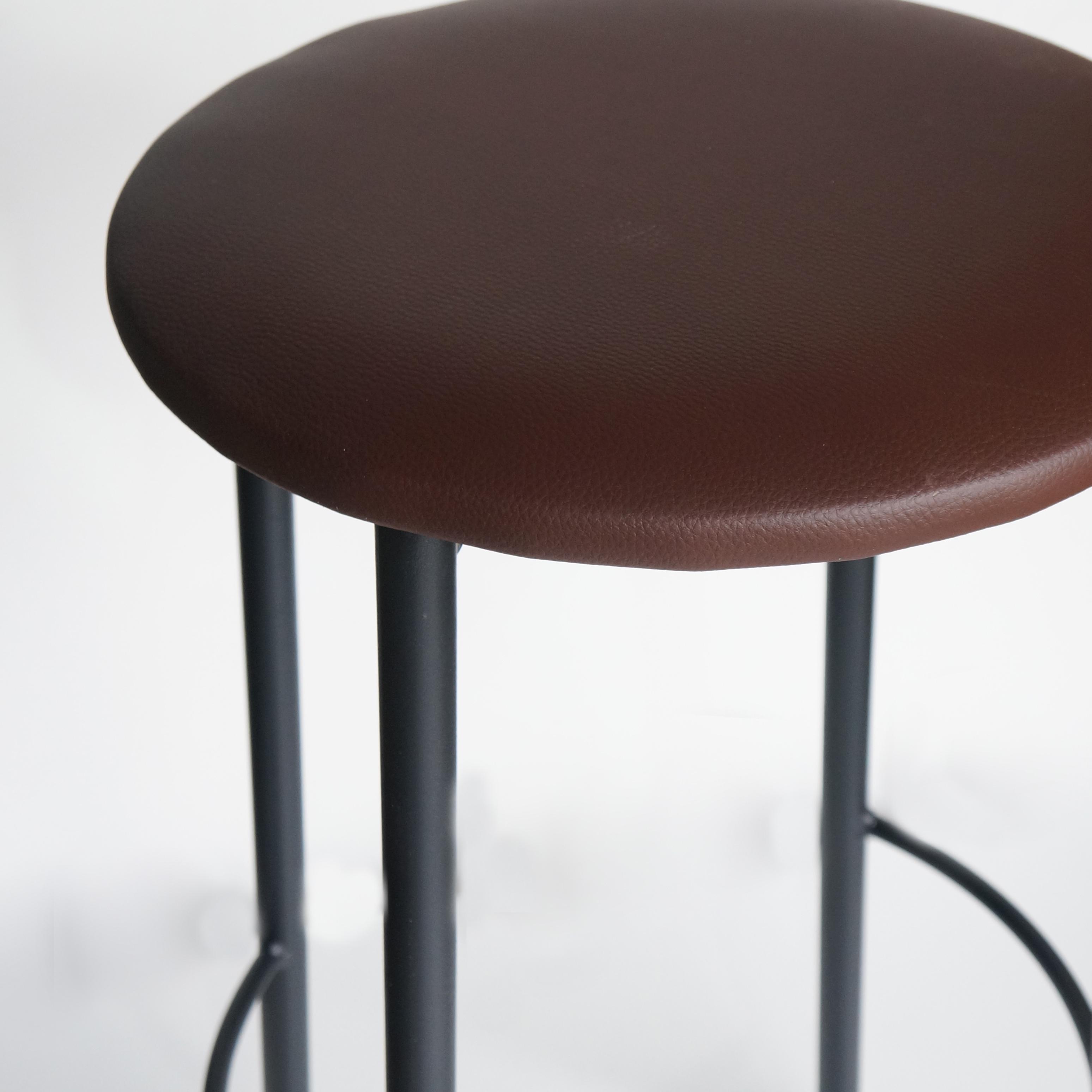 Барный табурет АНТ Марко Хокер Черный/Коричневый (26241-10) - фото 2 Барный табурет АНТ Марко Хокер Черный/Коричневый (26241-10) - фото 2