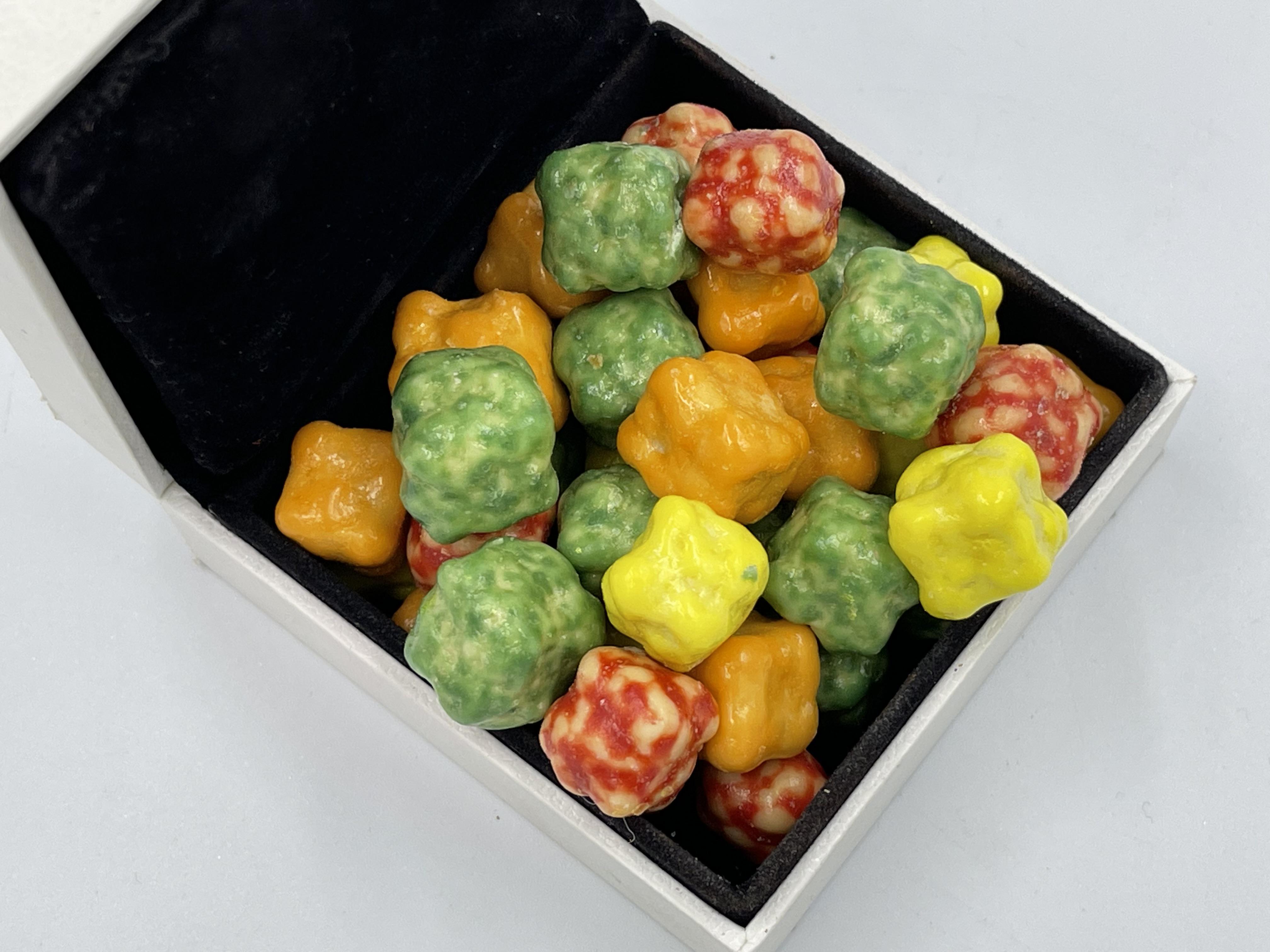 Драже с фруктовой начинкой Айва в белом шоколаде 100 г (21024460)