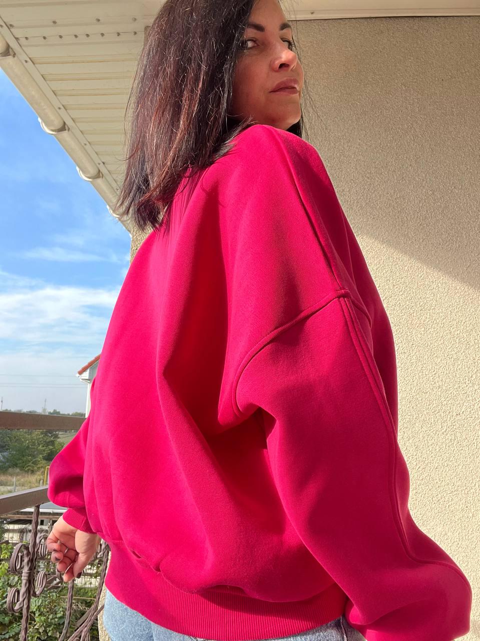 Свитшот женский OLIVIA 2479 широкий утепленный вышивка OS Малиновый (1133) - фото 6