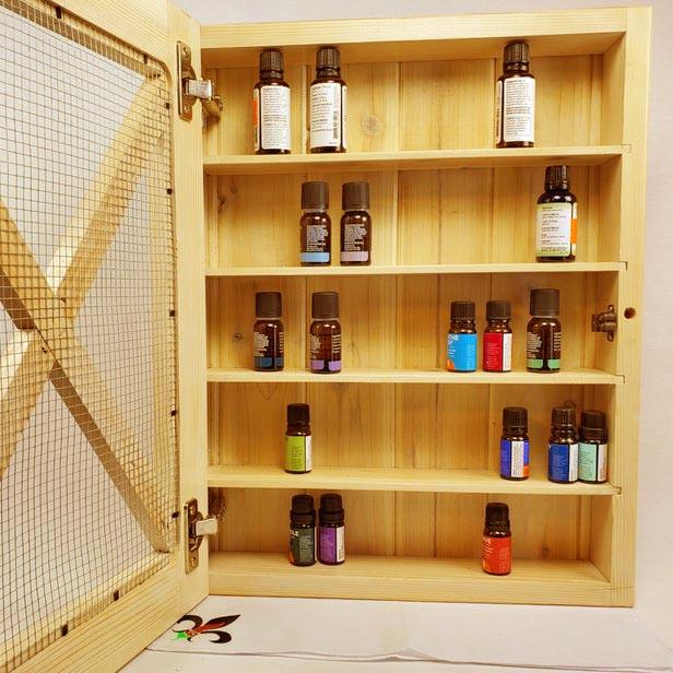 Шкафчик настенный для медикаментов из дерева Авиценна Ваниль (АПТ-000102)