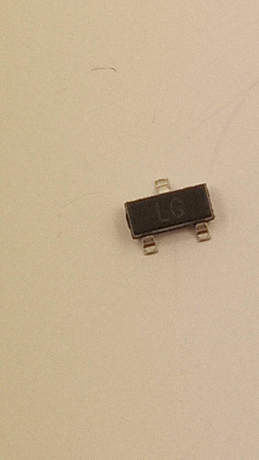 Транзистор 2SC2712Y npn 60V 150mA hFE 70 -700 sot-23 (02942) Транзистор 2SC2712Y npn 60V 150mA hFE 70 -700 sot-23 (02942)
