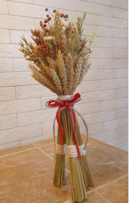 Дідух різдвяний з колосcя пшениці/льону та вівса на трьох ніжках 40-45 см з червоною стрічкою (2814660835) Дідух різдвяний з колосcя пшениці/льону та вівса на трьох ніжках 40-45 см з червоною стрічкою (2814660835)