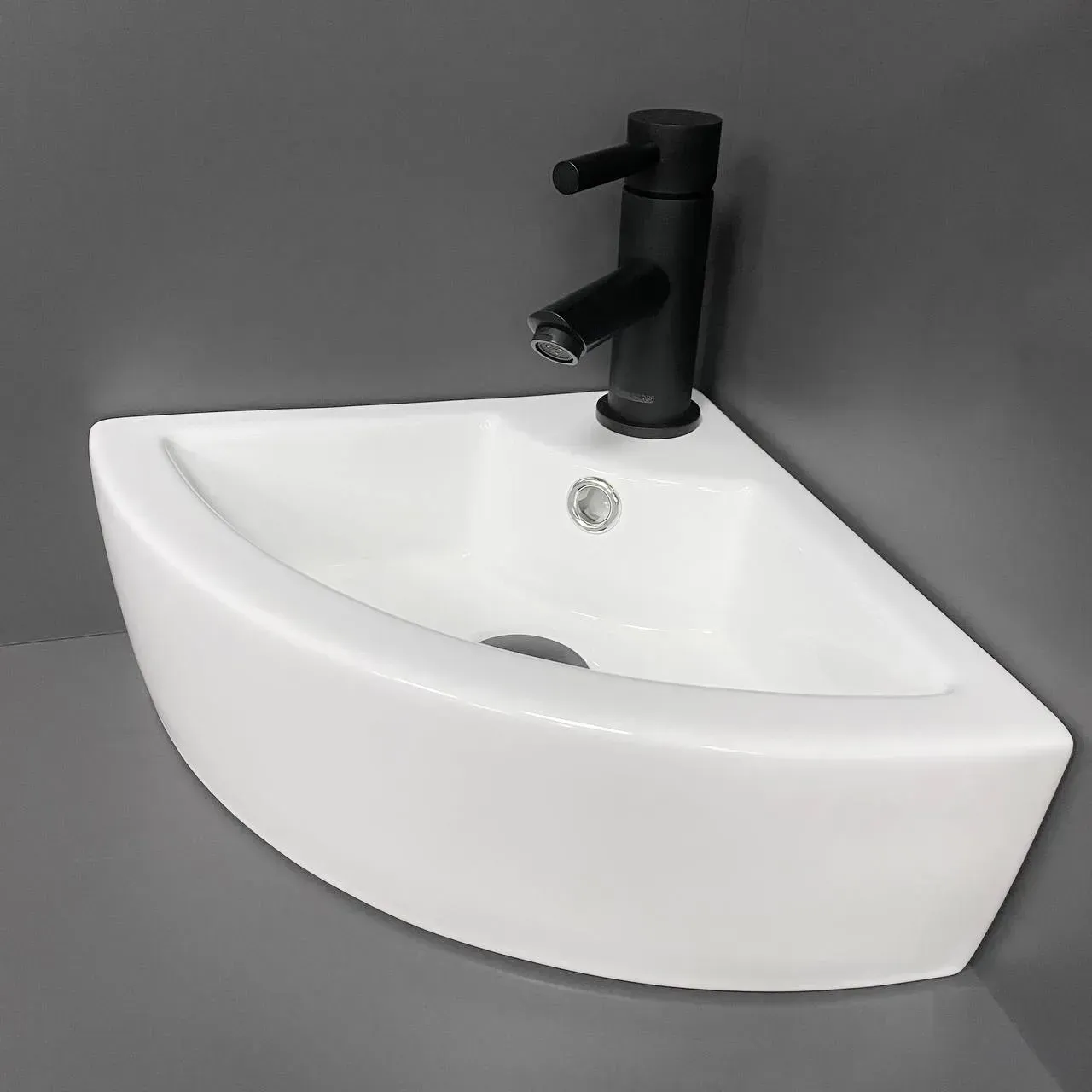 Раковина подвесная VBI Fano угловая 460x330 мм Белый (RM-VBI-015612) Раковина подвесная VBI Fano угловая 460x330 мм Белый (RM-VBI-015612)