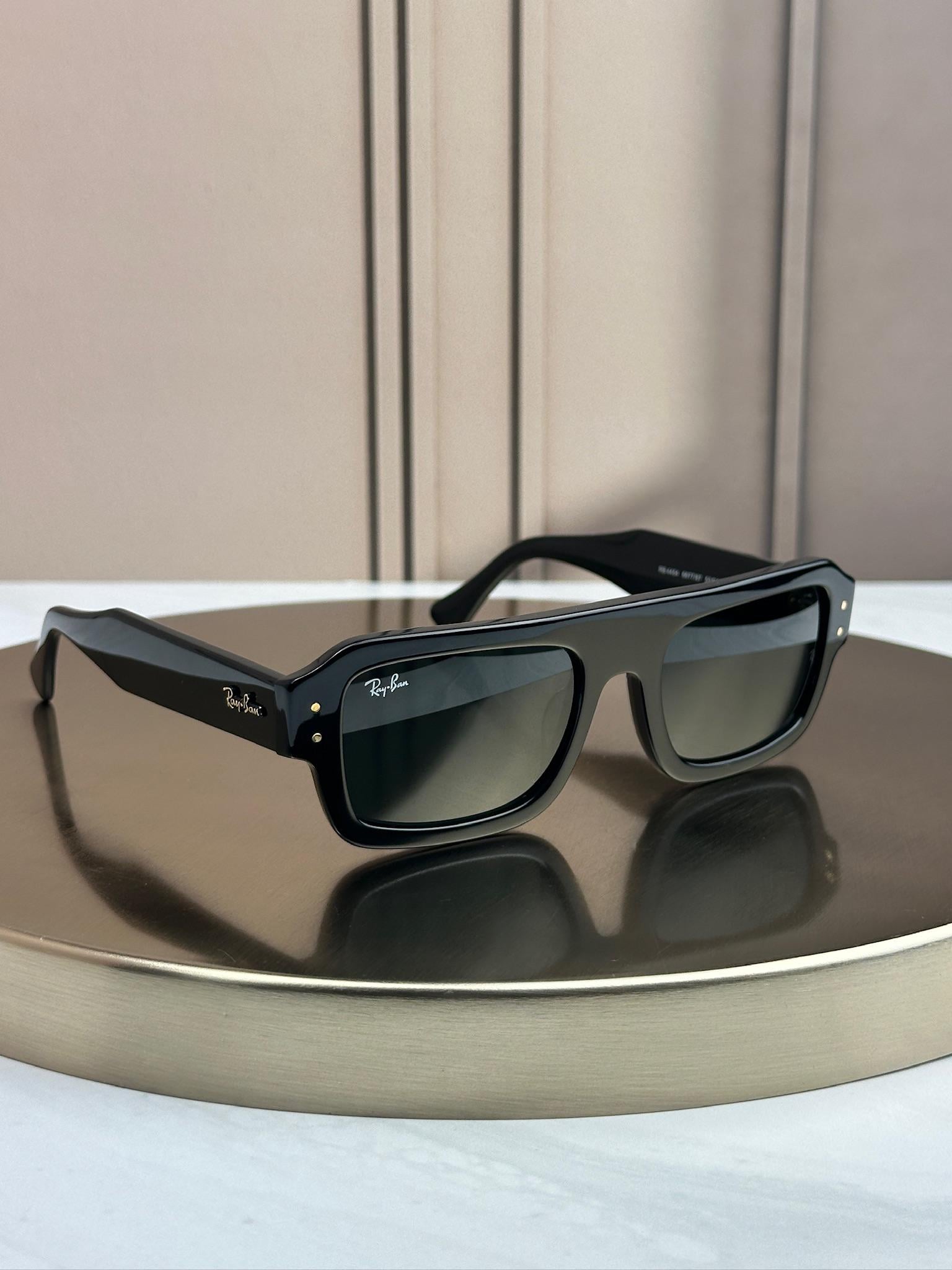 Солнцезащитные очки RAY-BAN RB4454 серо-голубая линза прямоугольные массивные Черный
