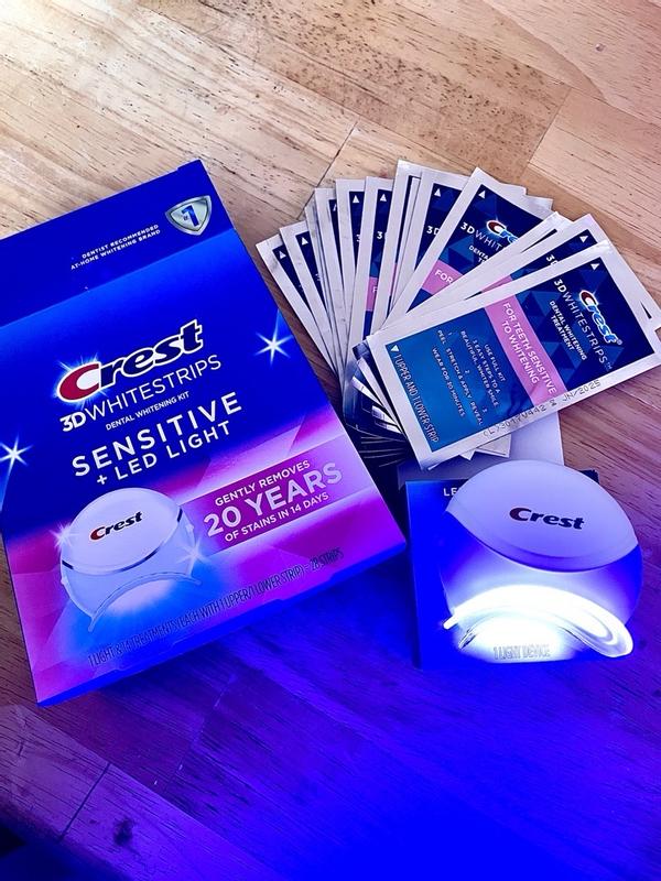 Отбеливающие полоски для чувствительных зубов Crest 3D Whitestrips Sensitive и LED Light Whitening Kit 14 пар (20631389) - фото 2