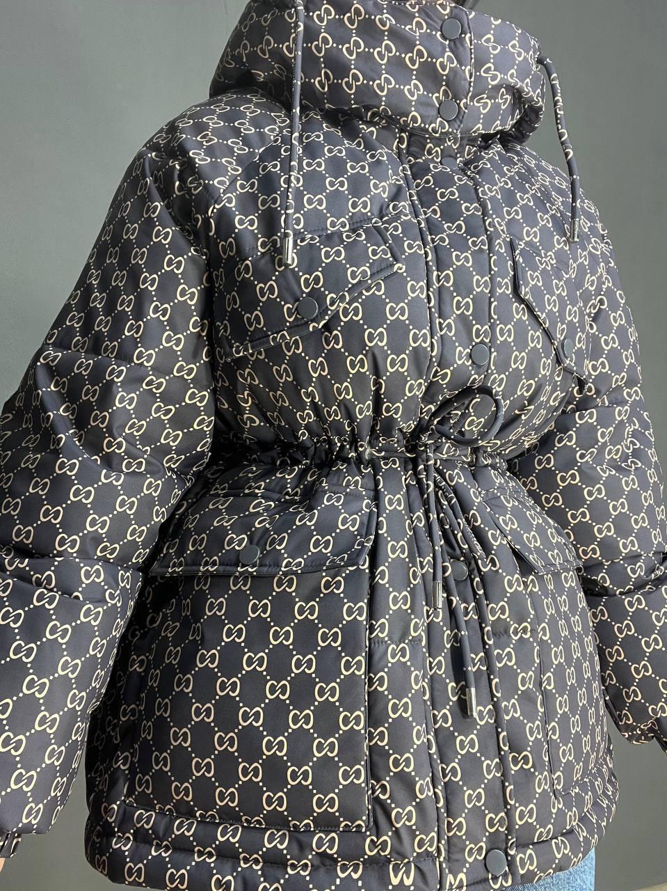 Куртка женская Joy one 7203 узор удлиненная с капюшоном пояс затяжка на талии L Шоколад (3420) - фото 8 Куртка женская Joy one 7203 узор удлиненная с капюшоном пояс затяжка на талии L Шоколад (3420) - фото 8