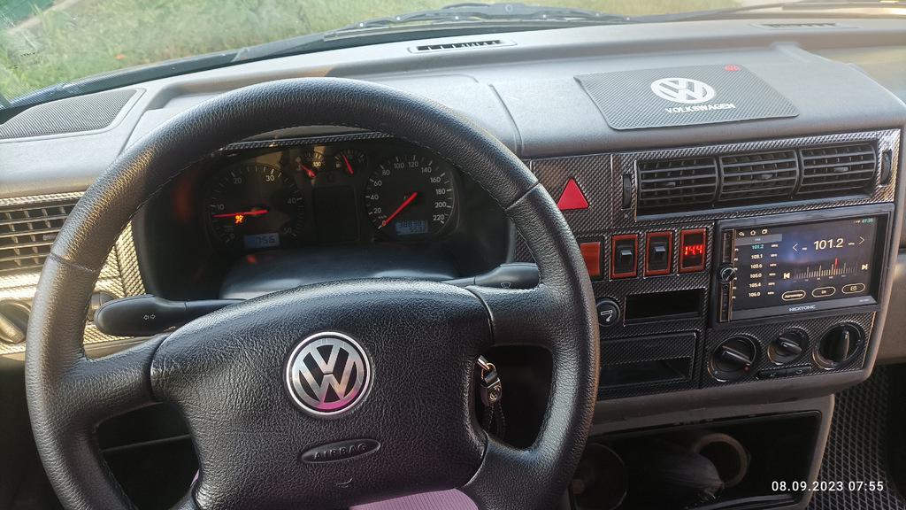 Накладки на торпеду Титан Meric для Volkswagen T4 Transporter Черный