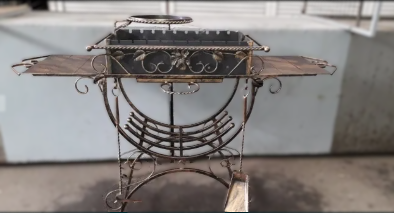 Мангал з дровницею на 10 шампурів із бічними столиками/підставкою для казана/совком/кочергою в комплекті (7080) - фото 3 Мангал з дровницею на 10 шампурів із бічними столиками/підставкою для казана/совком/кочергою в комплекті (7080) - фото 3