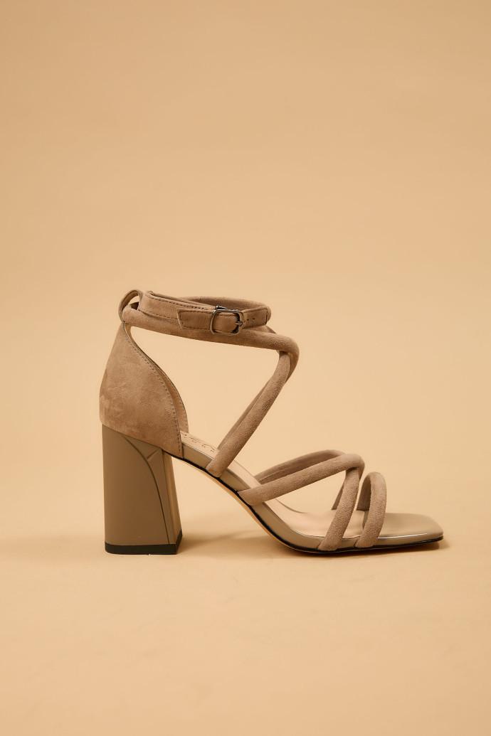 Босоножки женские Fabio Monelli на каблуке р. 36 Бежевый (197397) - фото 2 Босоножки женские Fabio Monelli на каблуке р. 36 Бежевый (197397) - фото 2