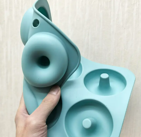 Форма силіконова для випікання пончиків на 6 осередків (5480) - фото 4 Форма силіконова для випікання пончиків на 6 осередків (5480) - фото 4