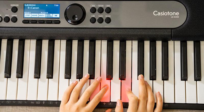 Синтезатор Casio LK-S450 со стойкой - фото 3