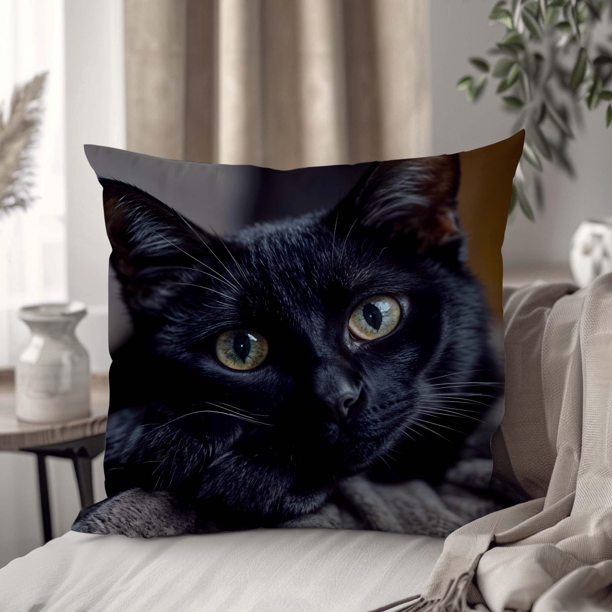 Подушка декоративная "Черный кот с зелеными глазами" 45х45 см (1307945UA)