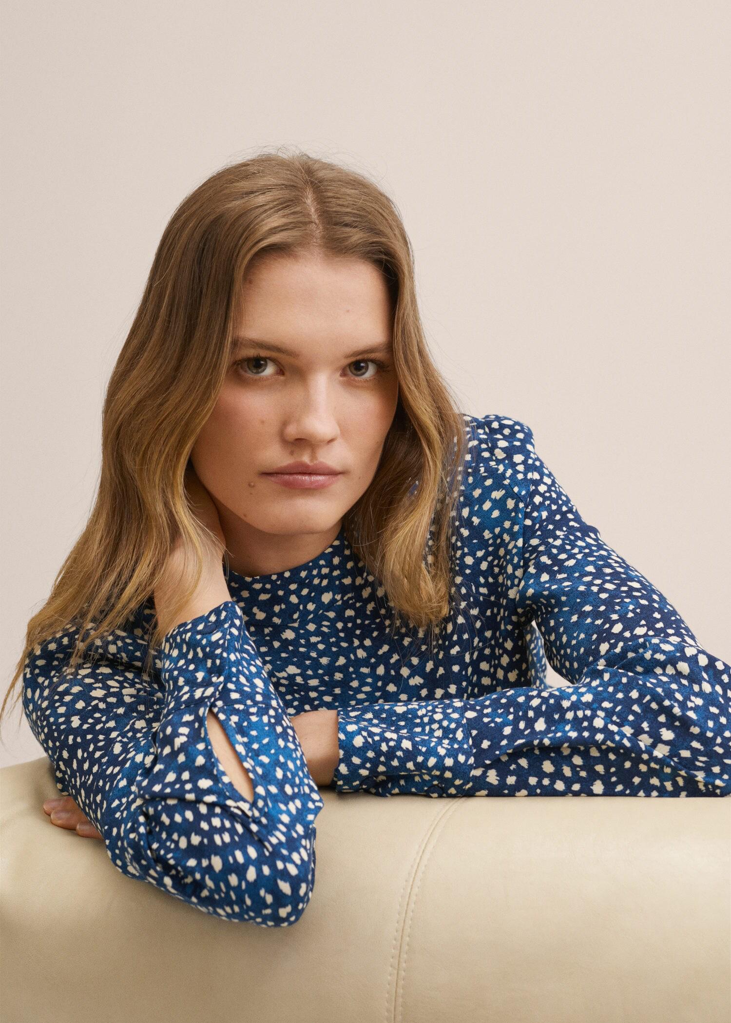 Блузка женская Mango 27082517 р. 20 Голубой (1846146) - фото 4 Блузка женская Mango 27082517 р. 20 Голубой (1846146) - фото 4