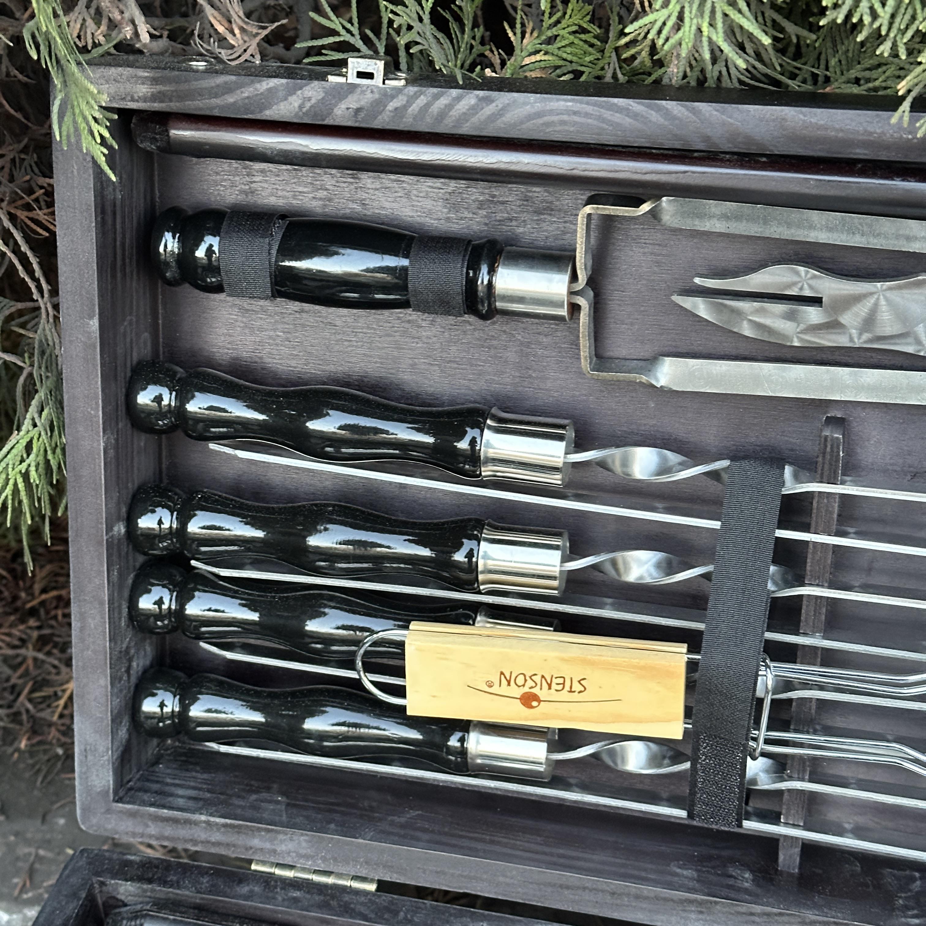 Набір шампурів з аксесуарами Mzavod Майстер Гриль із нержавіючої сталі в дерев’яному кейсі-столі 680x300x110 мм Чорний (136-17-1191610000050) - фото 10 Набір шампурів з аксесуарами Mzavod Майстер Гриль із нержавіючої сталі в дерев’яному кейсі-столі 680x300x110 мм Чорний (136-17-1191610000050) - фото 10