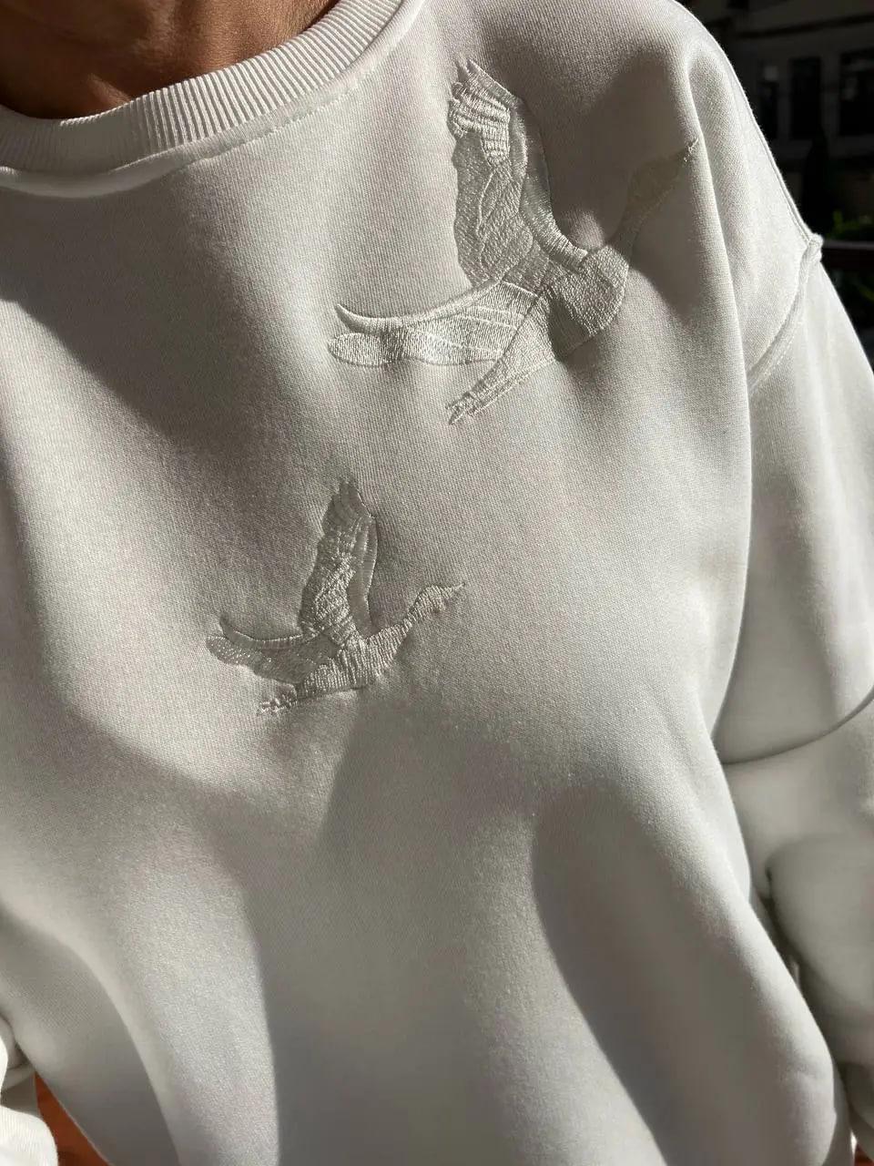 Свитшот женский PEPPER MINT 24-18 вышивка птицы оверсайз утепленный L Белый (972) - фото 2 Свитшот женский PEPPER MINT 24-18 вышивка птицы оверсайз утепленный L Белый (972) - фото 2