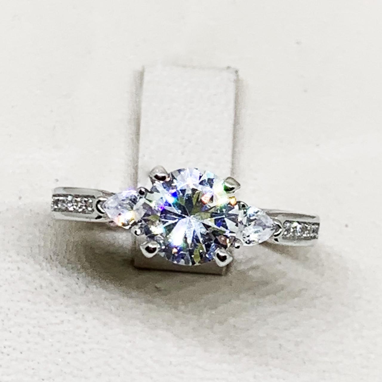 Кольцо серебряное с кубическим цирконием р. 17 3,5 г (1717081789)