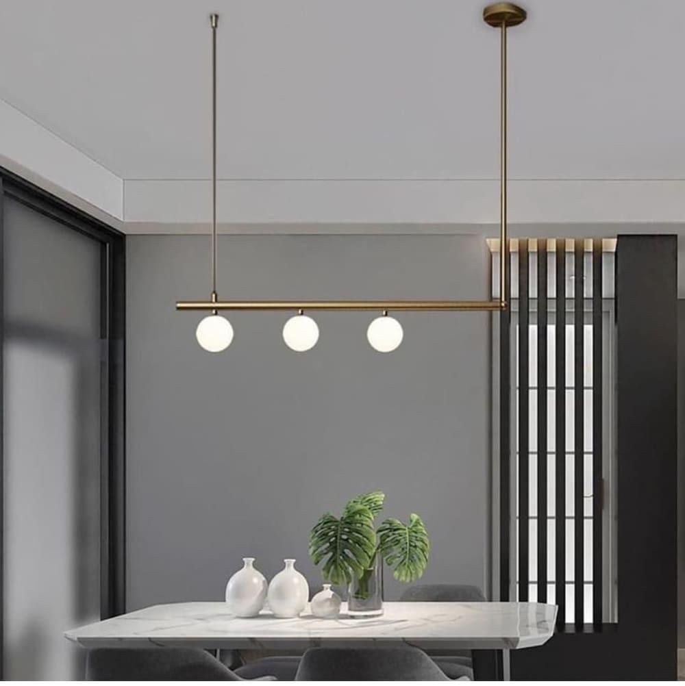 Светильник подвесной в удлиненном корпусе с 3 белыми плафонами 53 см Латунь (C167/3 AB)