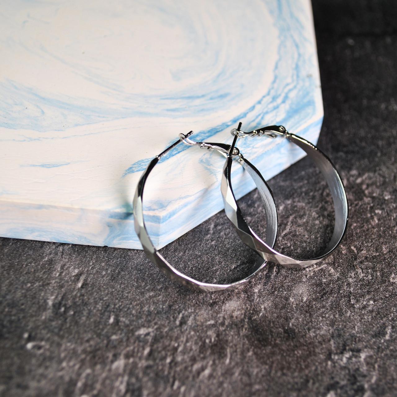 Сережки с гранями кольца конго медицинская сталь 3,5 см родий (x201-1) - фото 4 Сережки с гранями кольца конго медицинская сталь 3,5 см родий (x201-1) - фото 4